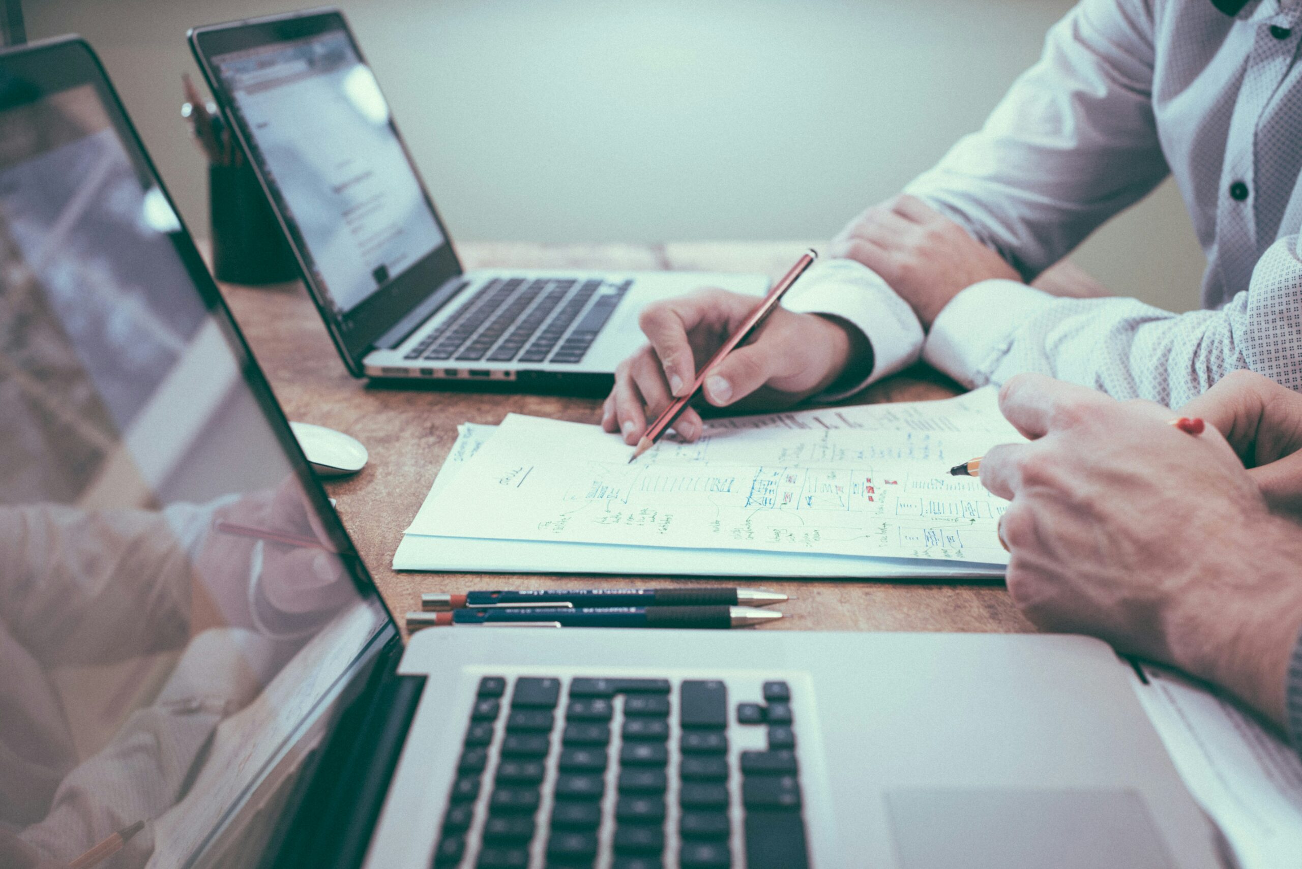 Como declarar compra e venda de imóvel no imposto de renda: Guia 2024 - Fonte: Unsplash